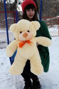 красивый кремовый плюшевый мишка рафаэль