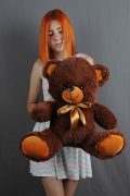 Шоколадный маленький плюшевый мишка томи